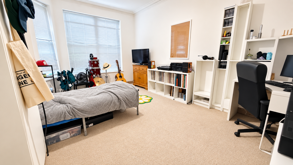 Apartment in Stockport, Heaton Norris, Shaw Heath - View 3