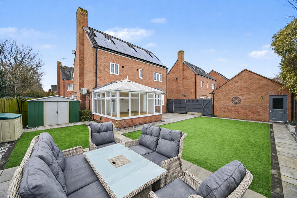 House in Rugby, Warwickshire - View 2