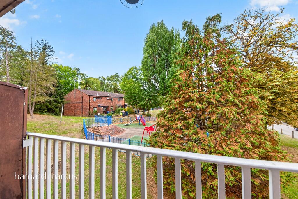 Springfield Close, London photo 4