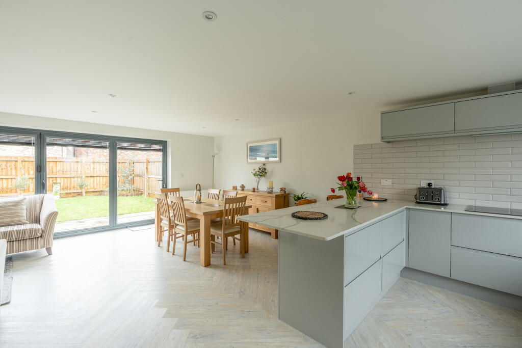 Main image of property: Barnwell Place, Alveston, Bristol, Gloucestershire
