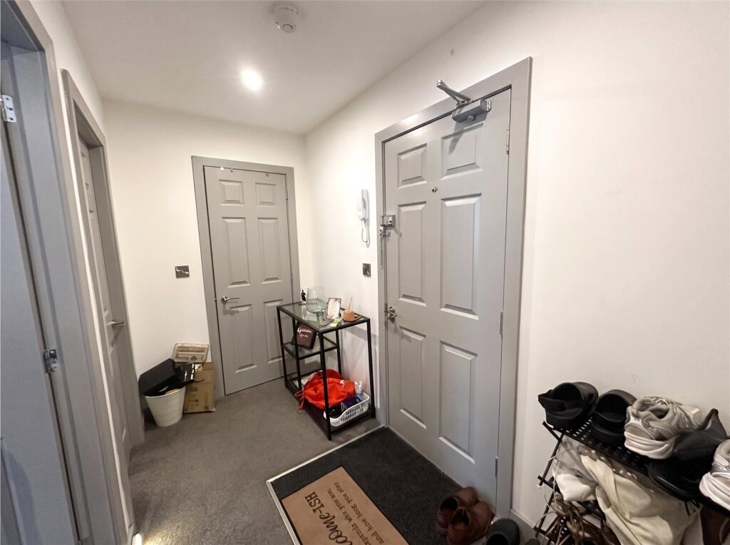 Apartment in Wolverhampton, West Midlands - View 5