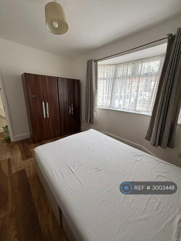 Apartment in Twickenham - View 3