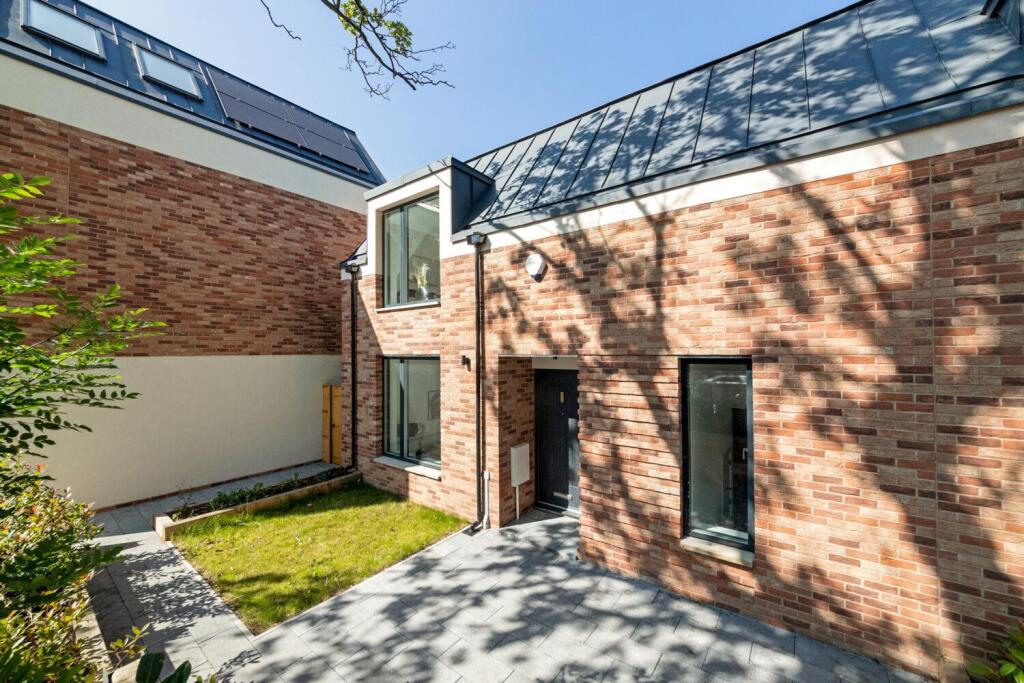 Main image of property: Hermitage Place, SE19