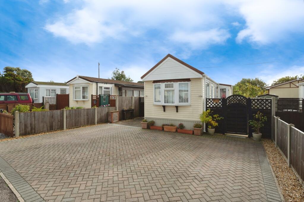 2-bed caravan on St. Hermans Caravan Estate, Hayling Island, Hampshire, PO11, £170,000