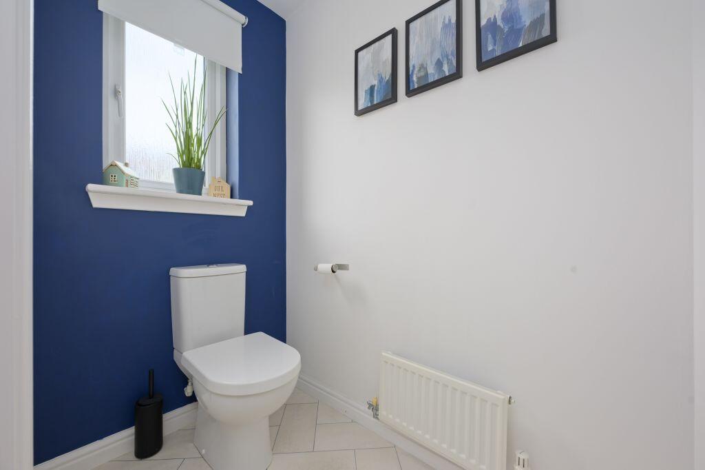 House in Dunfermline, Linburn, Duloch - More