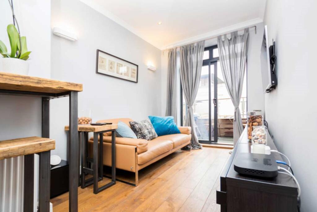 Apartment in London, Shepherd's Bush - View 2
