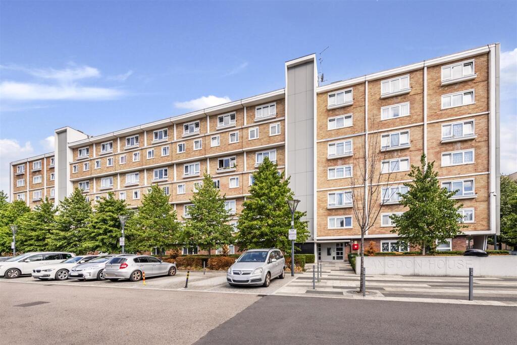 2-bed flat on Langdon House, London, £320,000