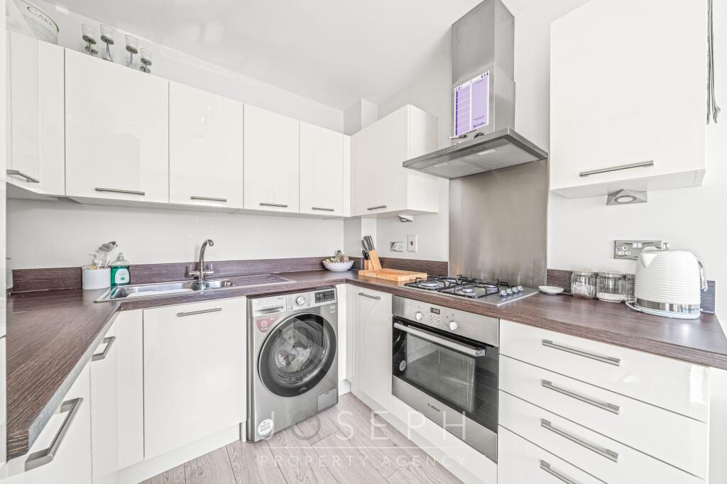 Masons Drive, Great Blakenham, IP6 photo 2