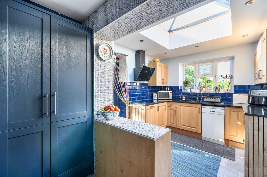 House in Tunbridge Wells, Paddock Wood - More