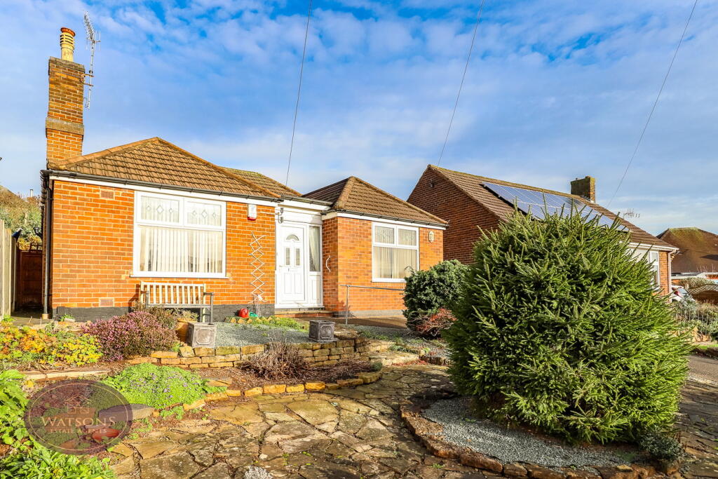 2-bed bungalow on Maple Drive, Nuthall, Nottingham, NG16, £300,000