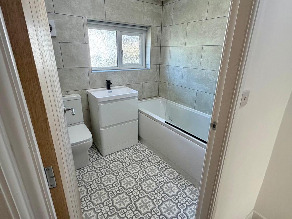 Additional image 4 of The Oval, Bingley