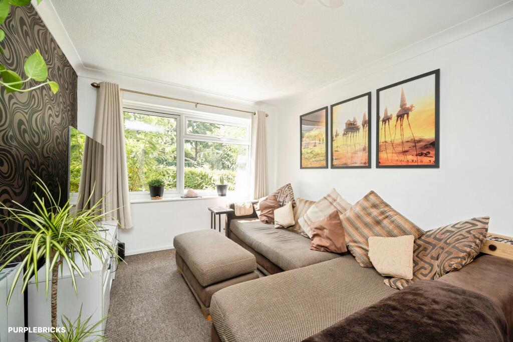 Ulverley Crescent, Solihull, B92 photo 5
