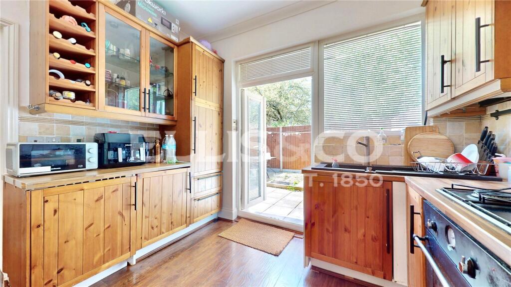 Carlyon Close, Wembley, HA0 photo 3