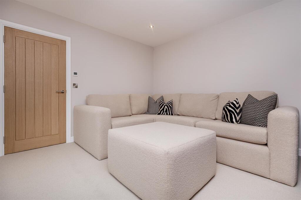 The Village, Farnley Tyas, Huddersfield photo 3