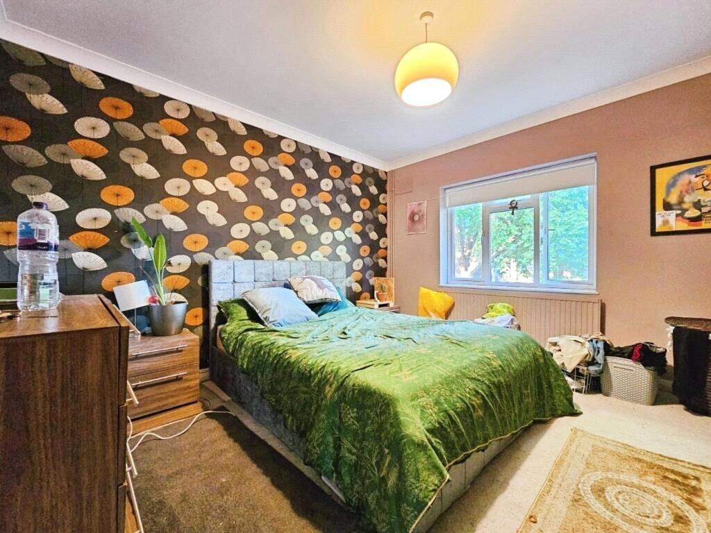 Apartment in Spelthorne, Surrey - View 5