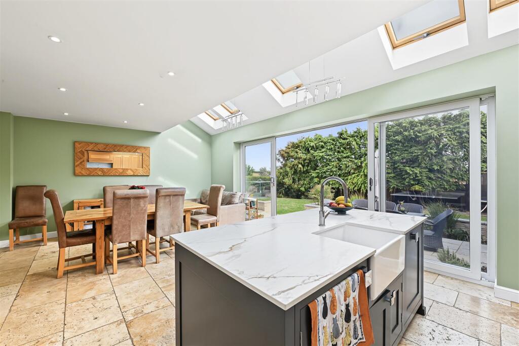 House in Harpenden, Wood End - View 4
