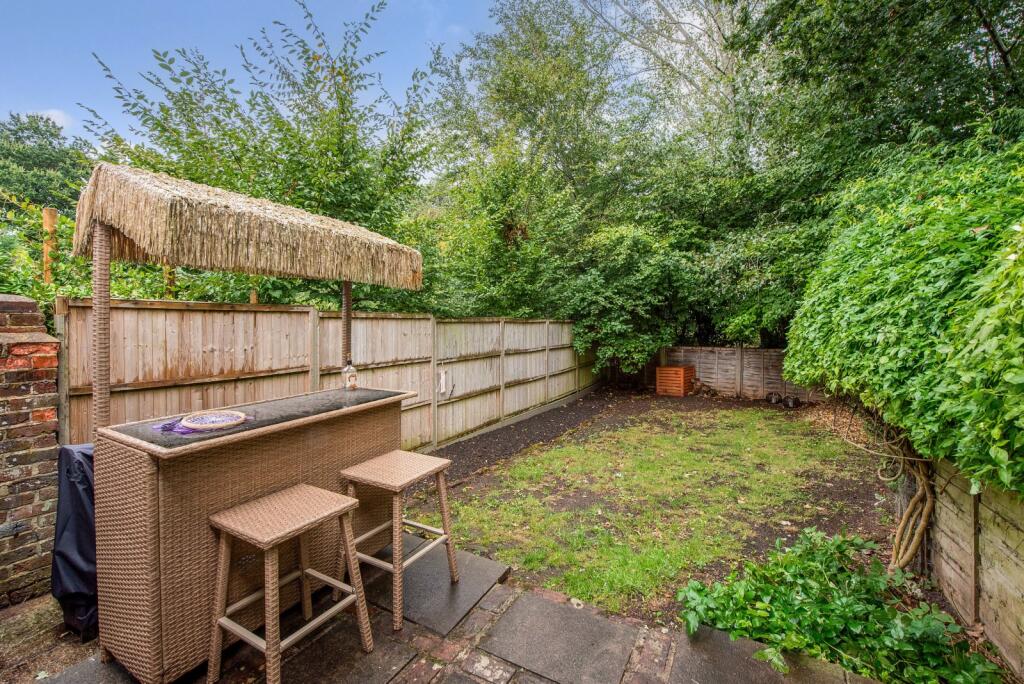 House in East Hampshire, Petersfield - More