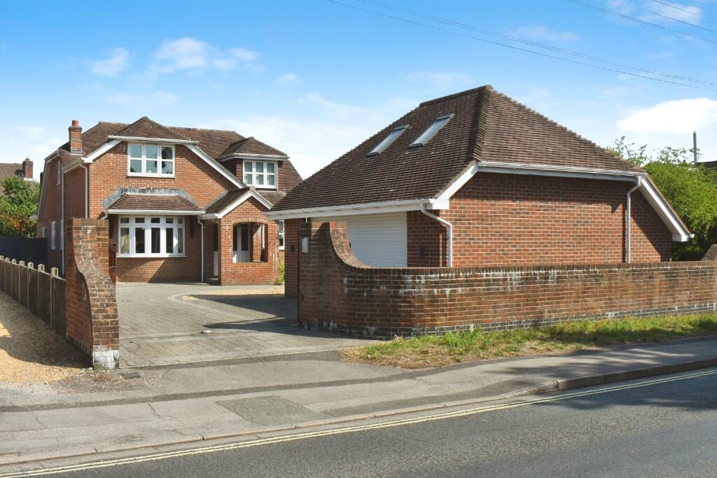4 bedroom detached house for sale in Locks Road, Locks Heath SO31