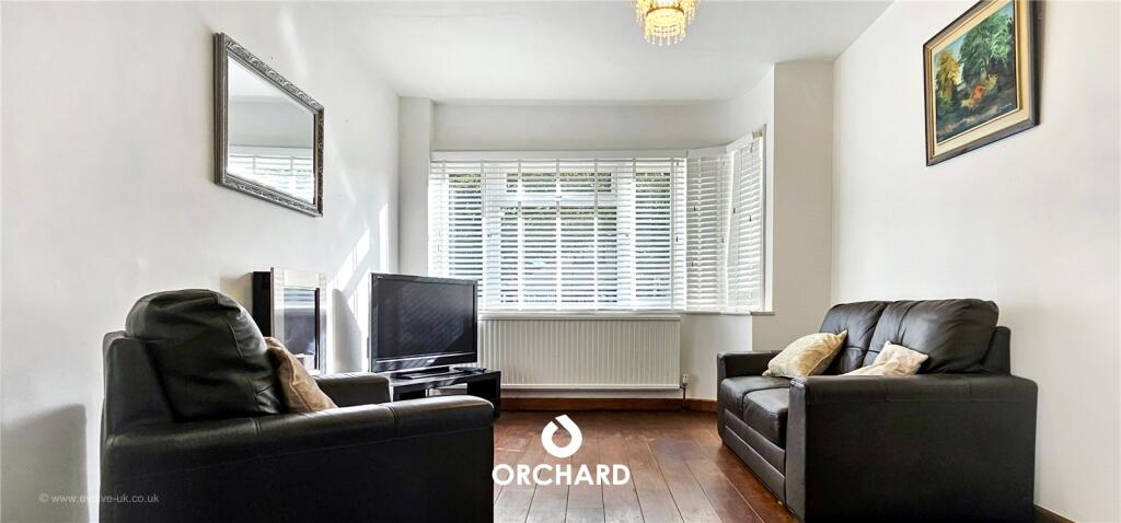 House in London, Glebe Estate, Ickenham - More