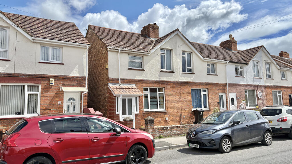2-bed terraced on Leycroft Road, Taunton, Somerset, TA1, £175,000