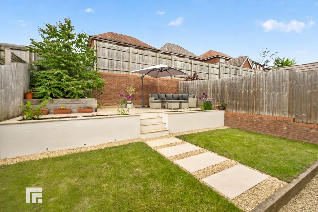 Pentrebane Drive Cardiff CF5 3DR photo 4