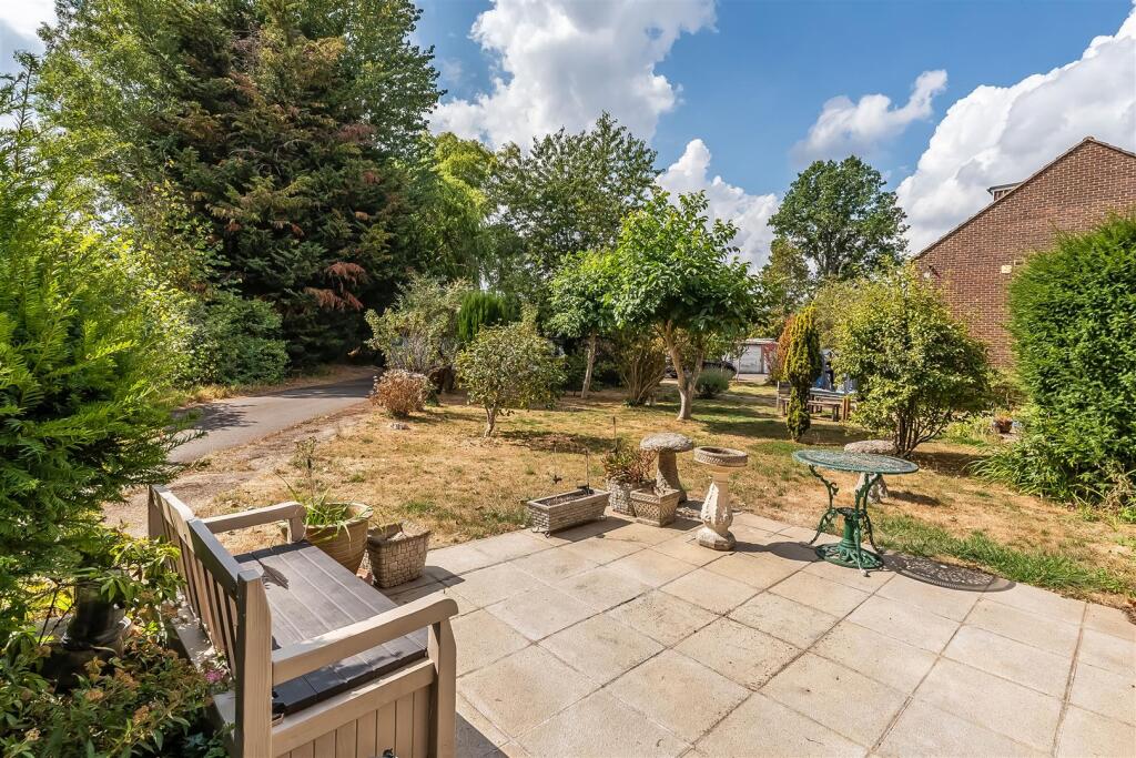 Apartment in Mole Valley, Surrey - View 5