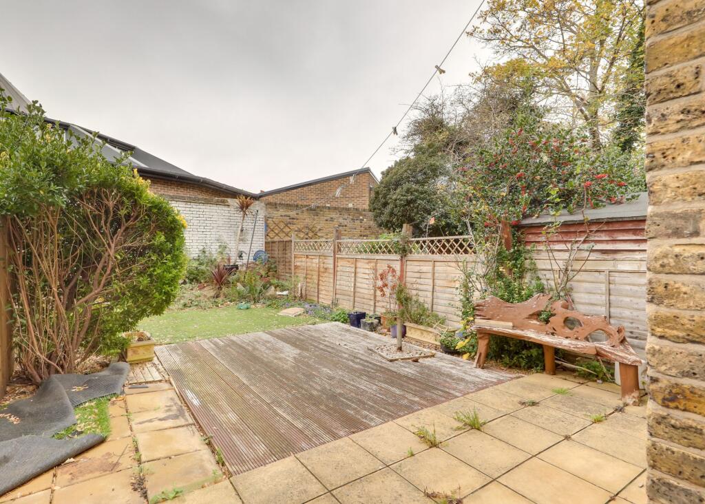Pattenden Road, Catford, SE6 photo 3