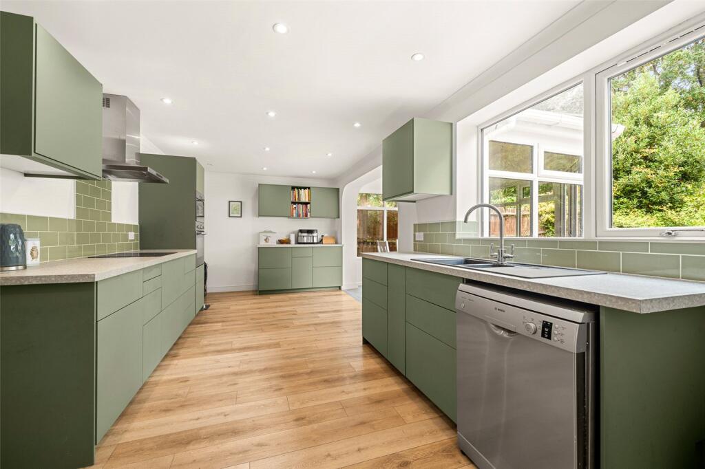 Saffron Road, Bracknell, Berkshire, RG12 photo 2