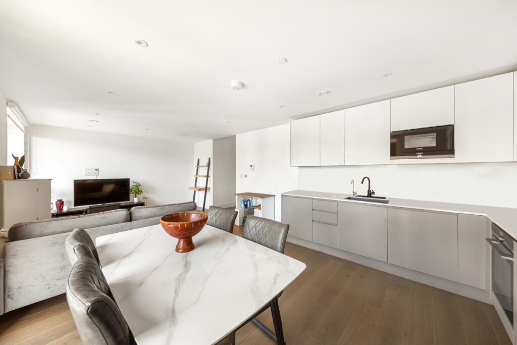 Apartment in London - More
