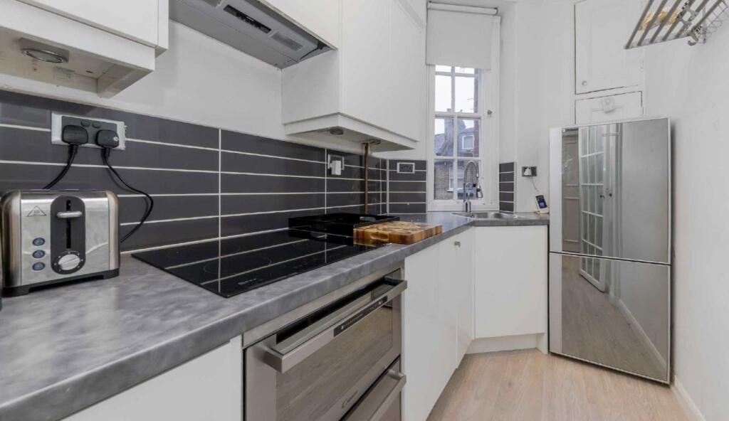 Apartment in London, City of Westminster - View 2