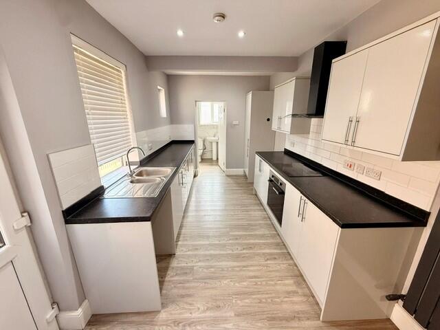 House in Kettering, Avondale - More