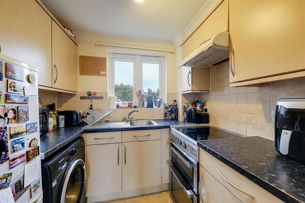 Apartment in Brighton - View 4