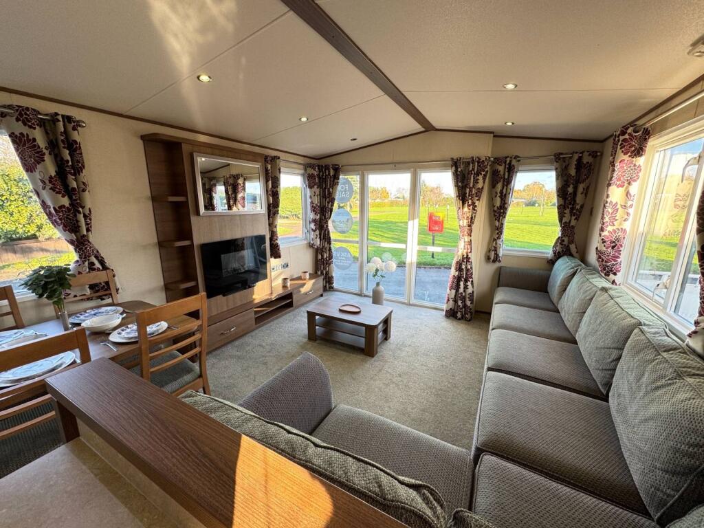 Warwick Road, Stratford Upon Avon, CV37 0NS photo 2