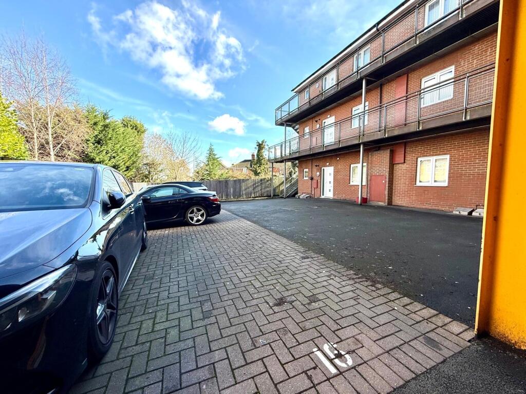 Apartment in Swindon, Eastcott, South Swindon - View 5