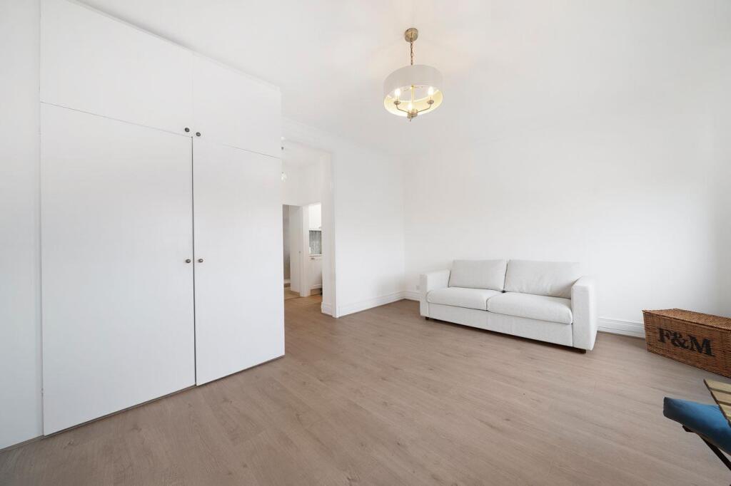 Apartment in London - View 5