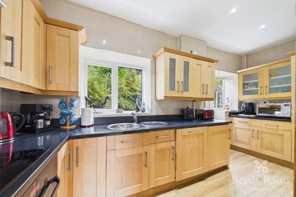 House in Halifax - View 5