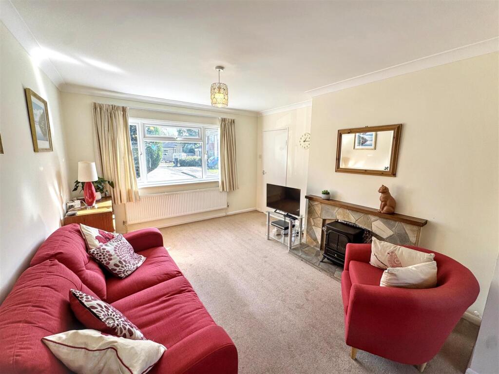 Bramley Crescent, Sonning Common photo 4