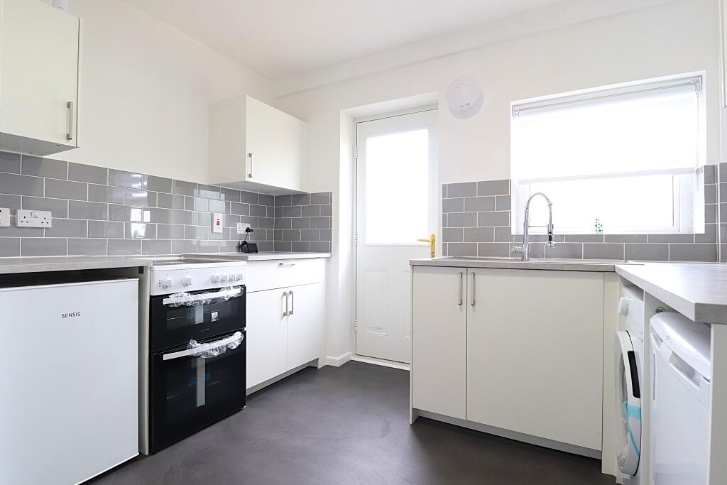 Apartment in Hertford, Pinehurst - View 5