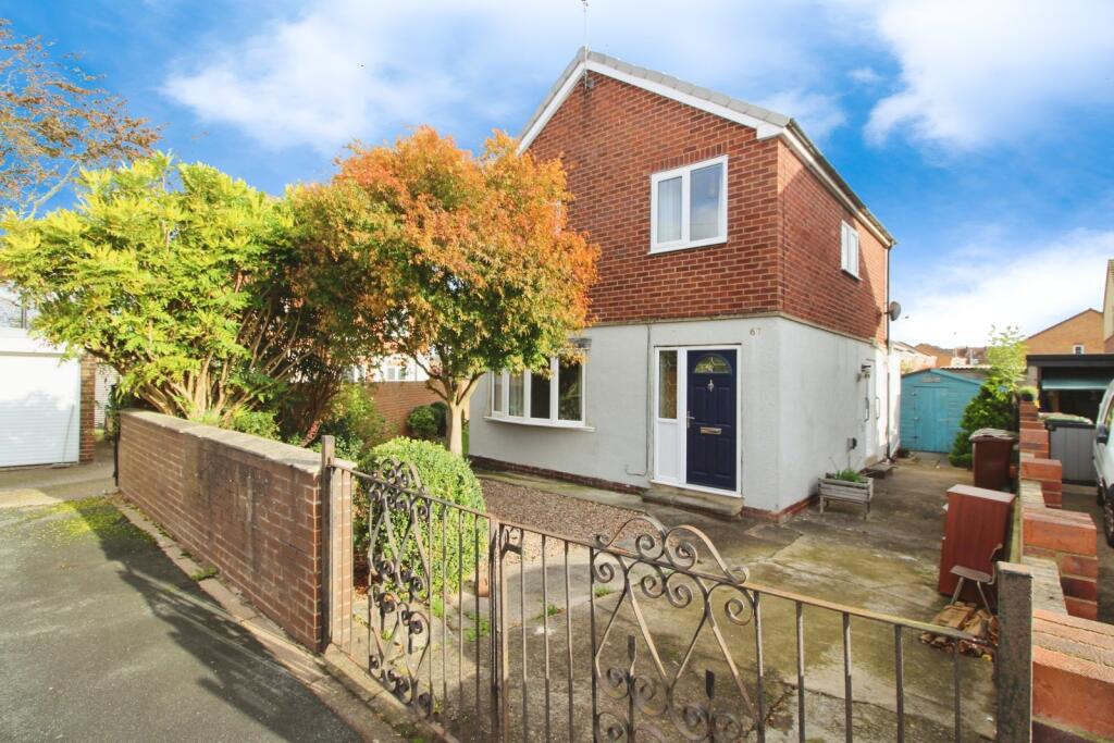 3-bed detached on Avon Walk, Featherstone, Pontefract, West Yorkshire, WF7, £210,000