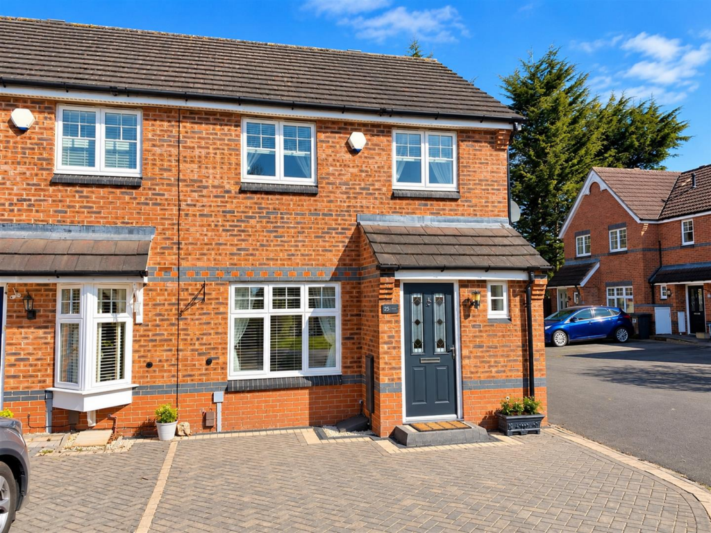 3-bed semi-detached on Whitworth Avenue, Hinckley, £254,950