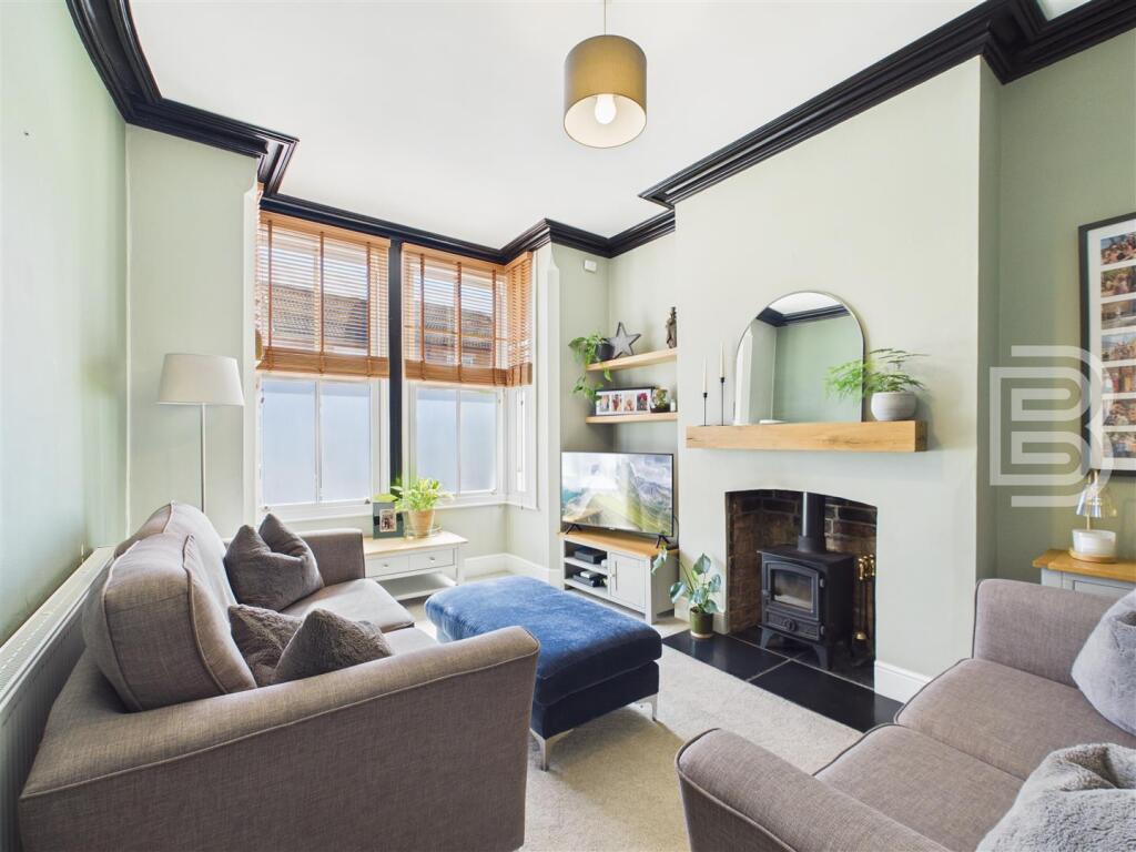 House in Rugby, Warwickshire - View 2