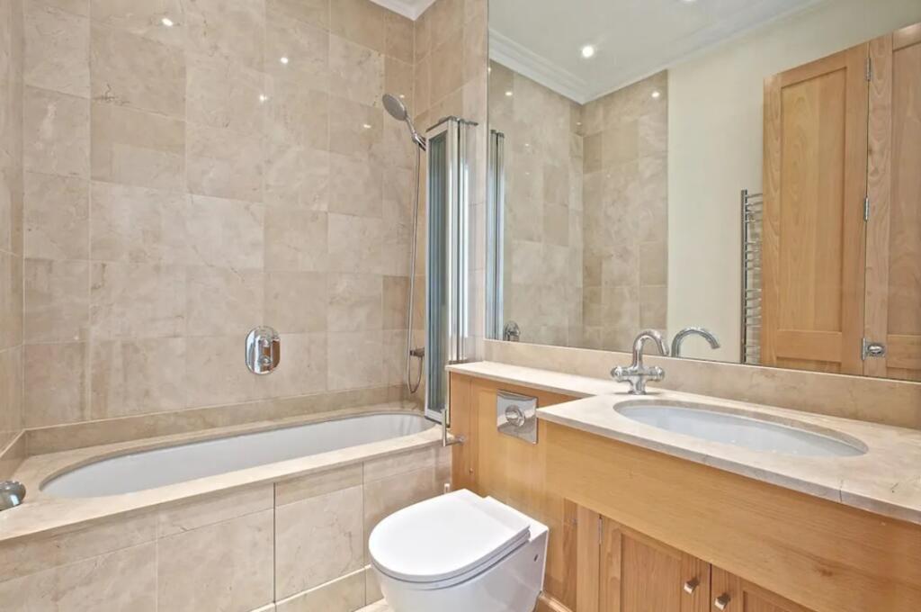 3 bedroom end of terrace house for rent