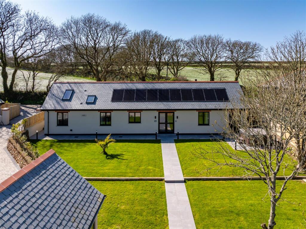 3-bed detached on Porthleven | South Cornwall, £595,000
