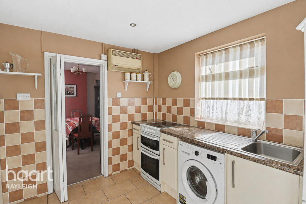House in Rochford, Rayleigh - View 4