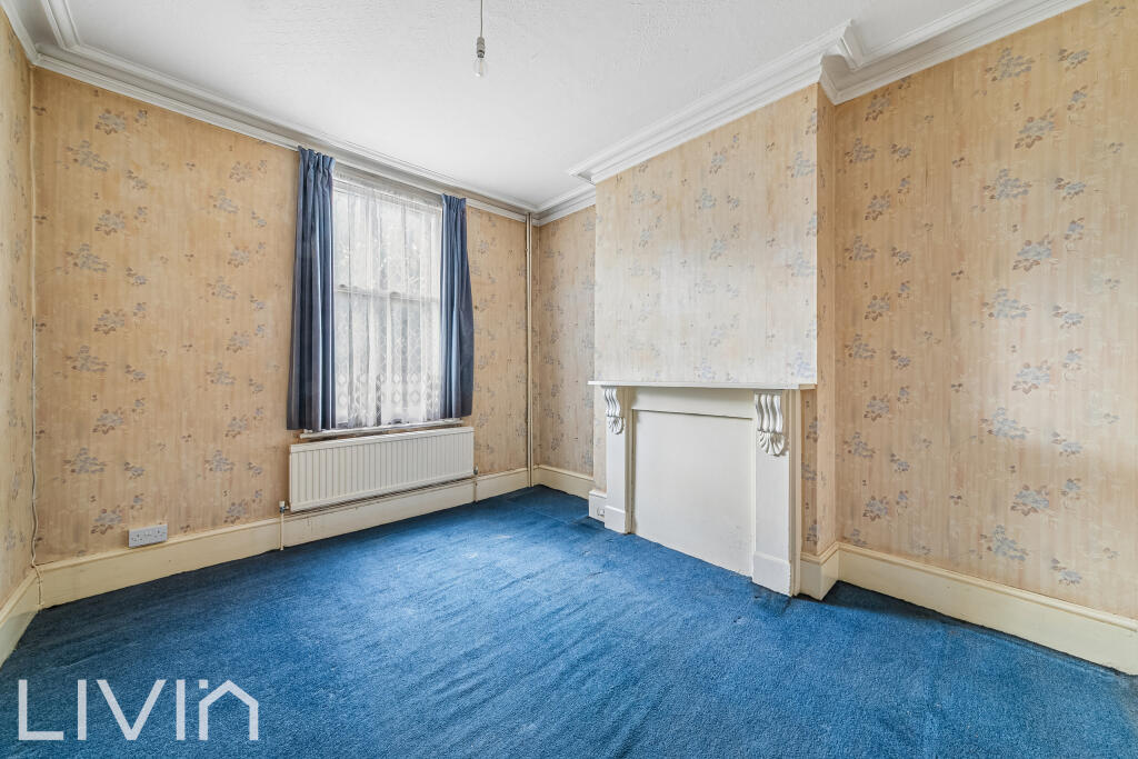 House in Croydon - View 3