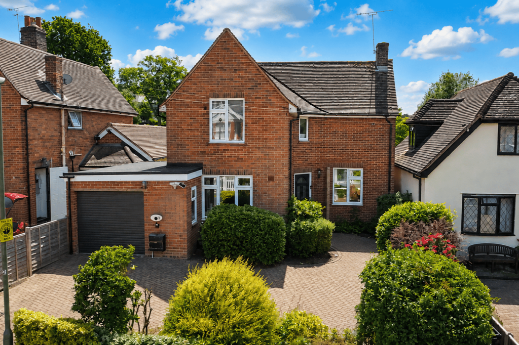 3-bed detached on Woodlands Road, CAMBERLEY, GU15, £600,000