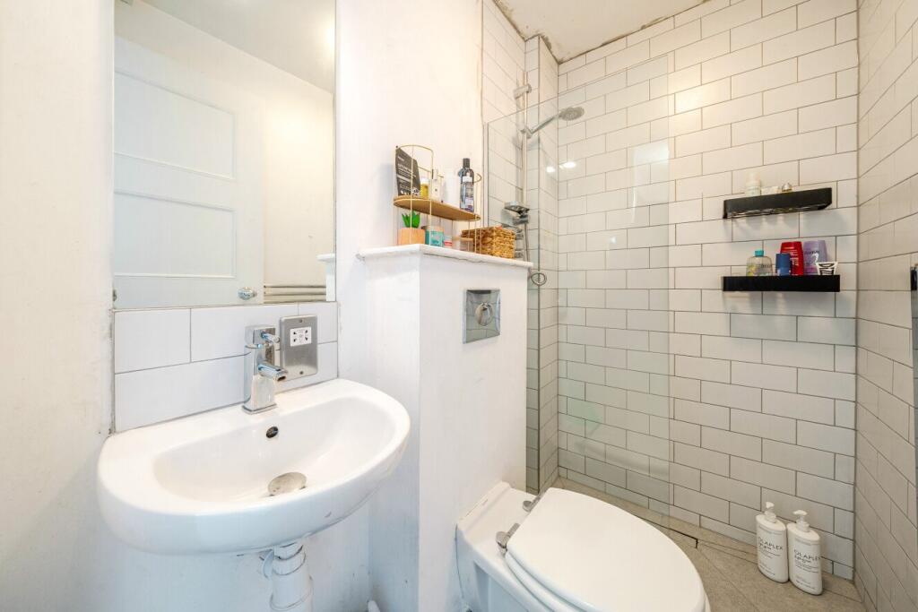 Apartment in London - View 5