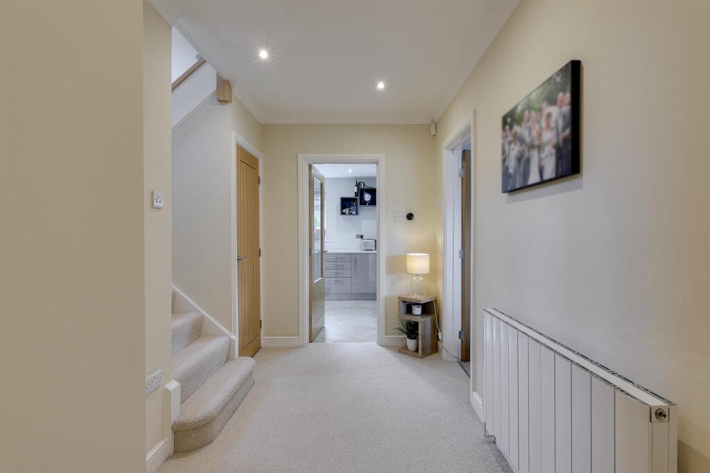 House in Kirklees, Towngate, Mirfield - More