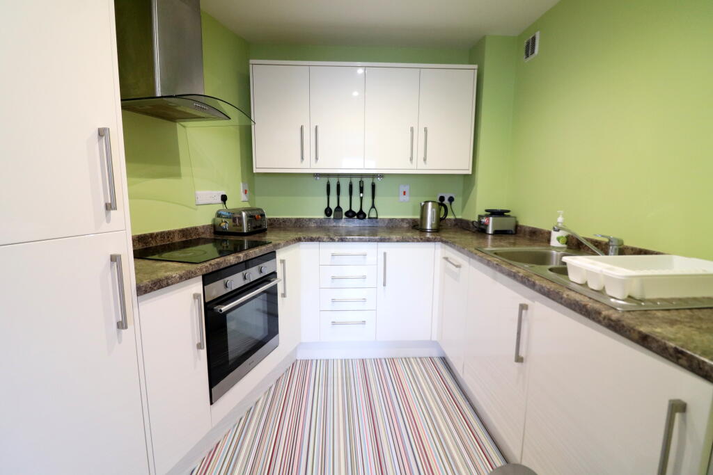Apartment in Luton - View 5