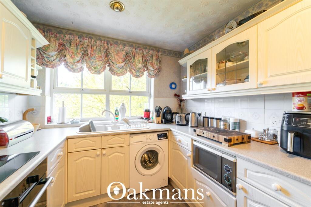 Apartment in Solihull, West Midlands - View 4